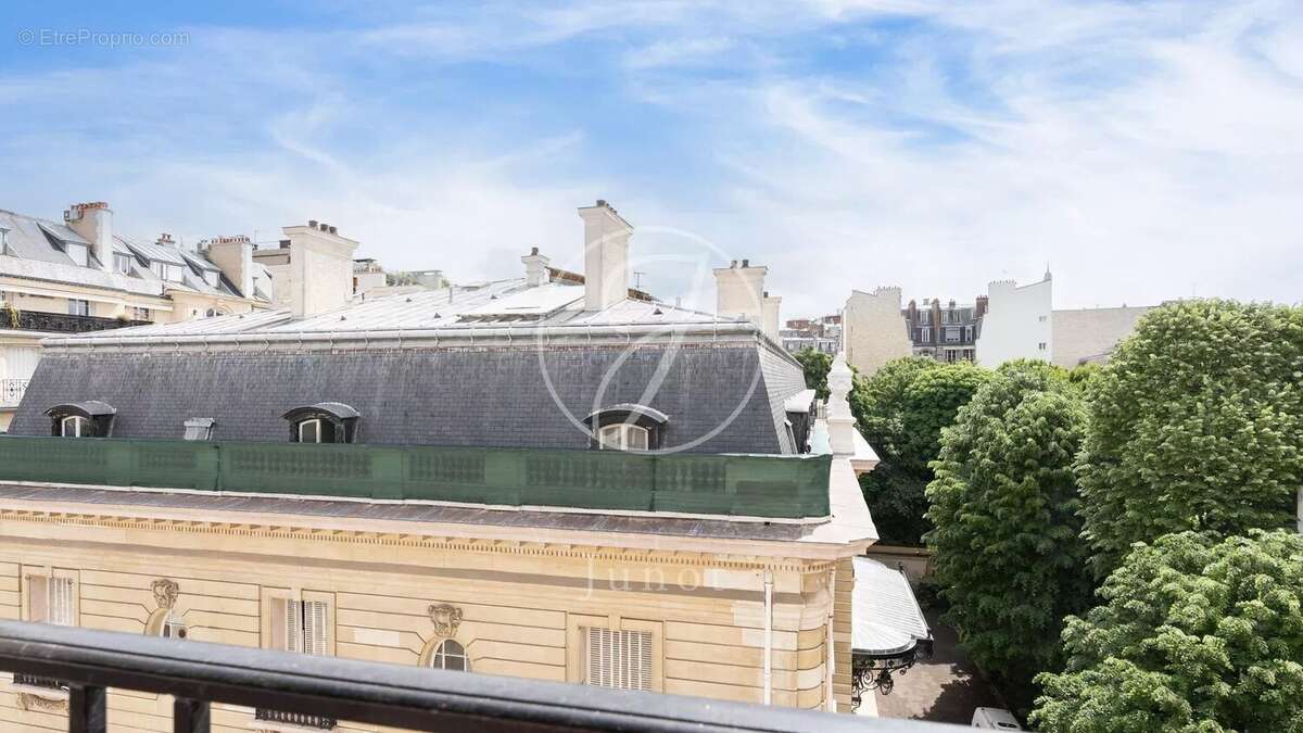 Appartement à PARIS-16E