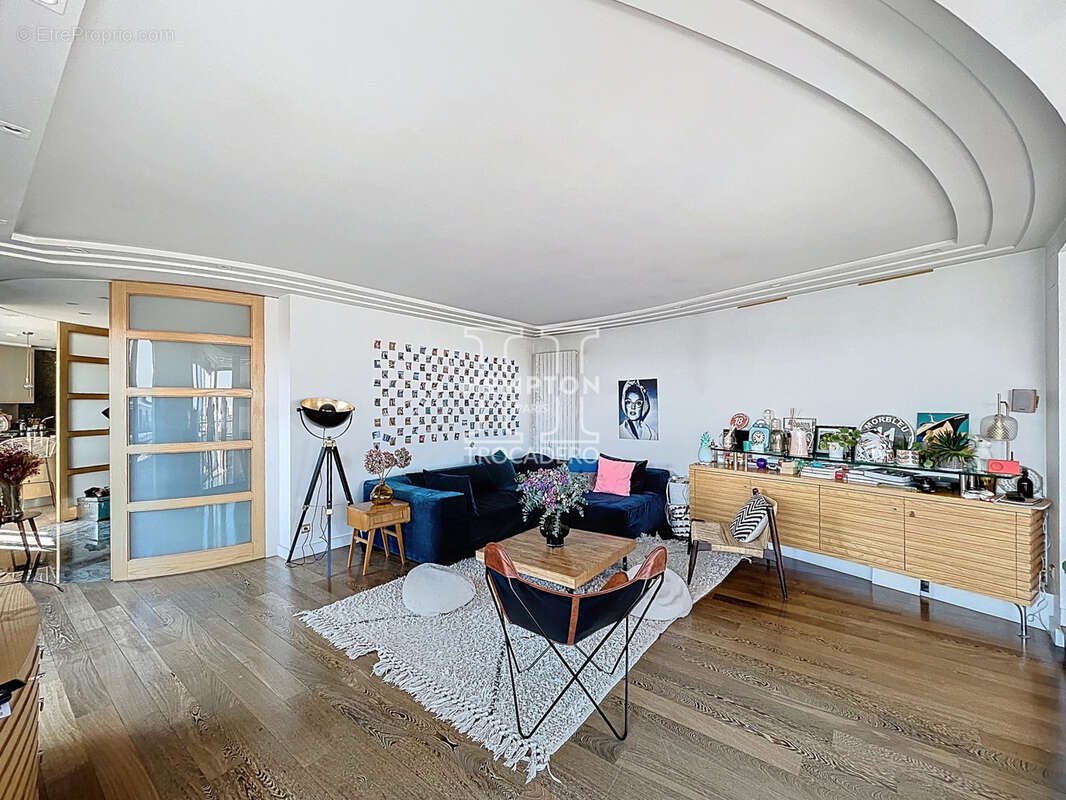 Appartement à PARIS-16E