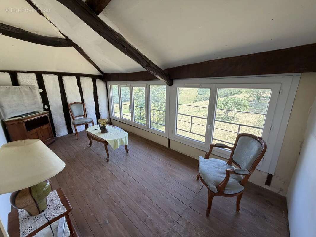 Maison T5 de 219m2 habitables nichée sur les hauteurs gersoises dans un environnement calme - photo 8