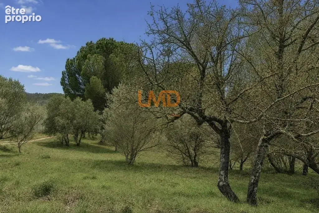 Le Val: terrain constructible de 3600m2 environ - photo 2
