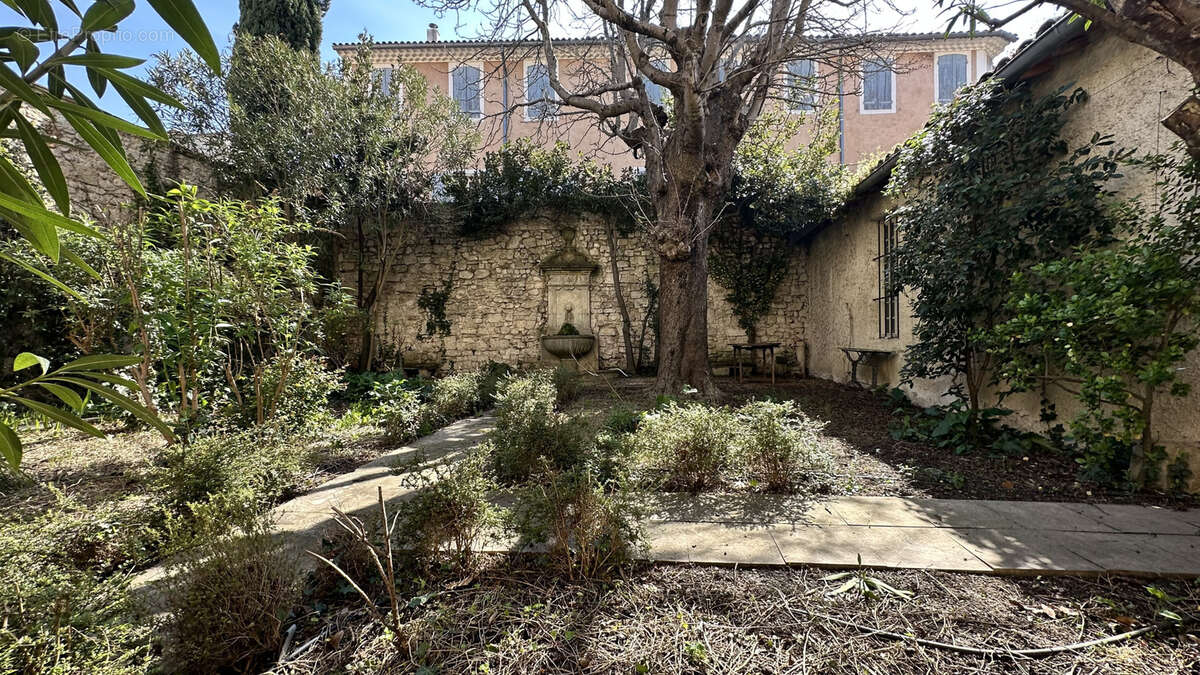 Maison à PERNES-LES-FONTAINES