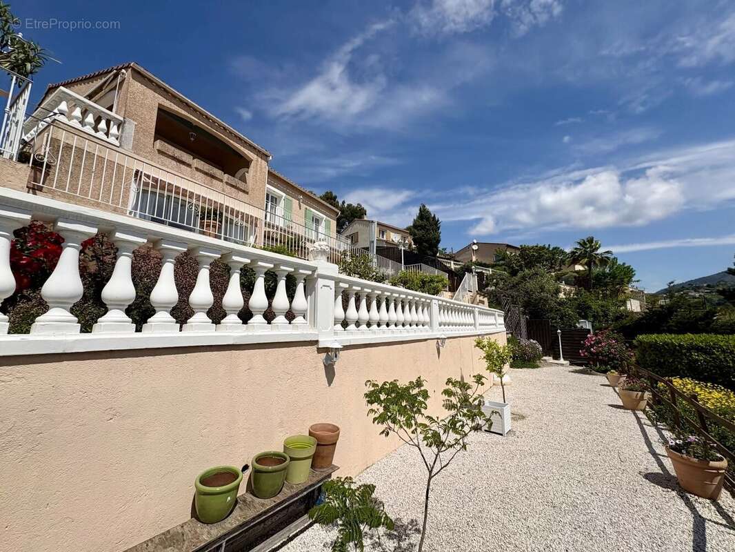 Maison à COLOMARS