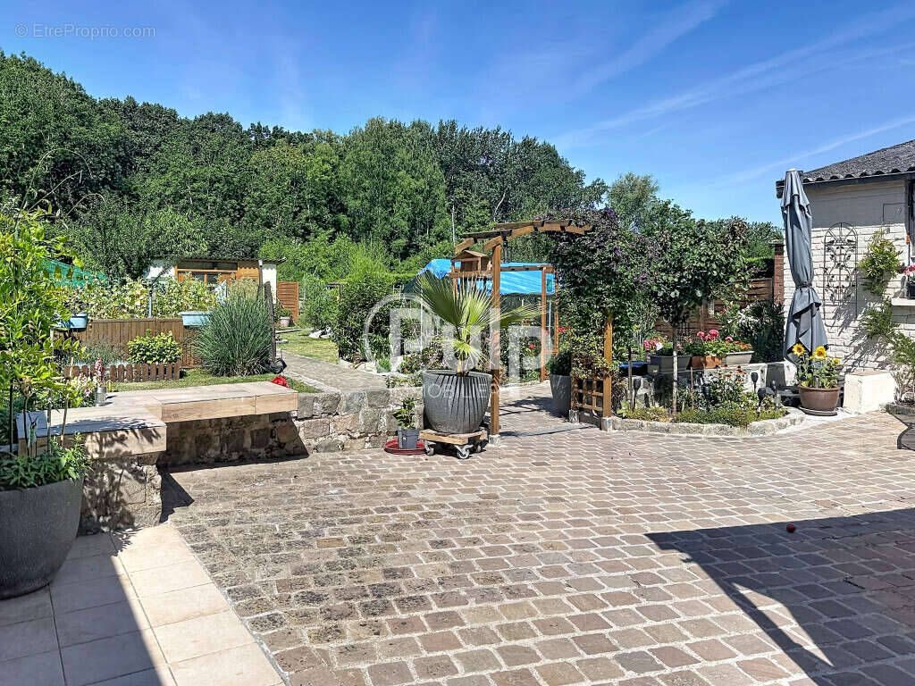 Maison familiale avec vaste hangar de 170 m², jardin bucolique et vue sur la forêt - Faumont - photo 10