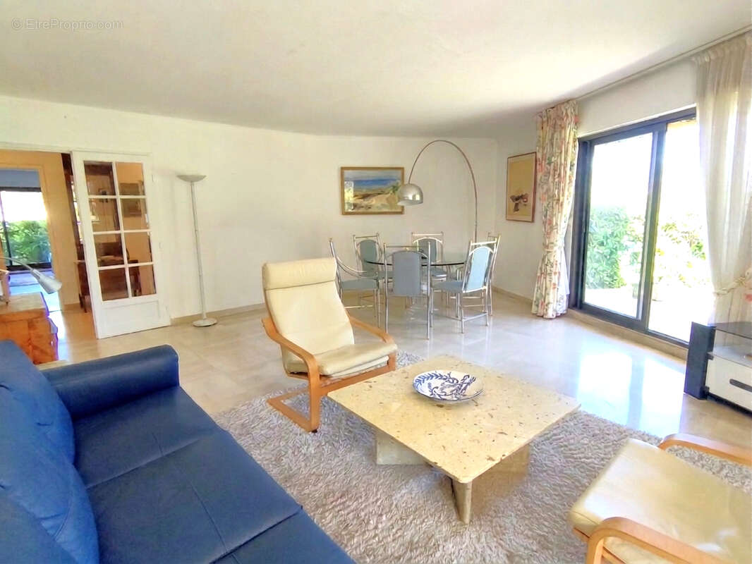 Appartement à MANDELIEU-LA-NAPOULE