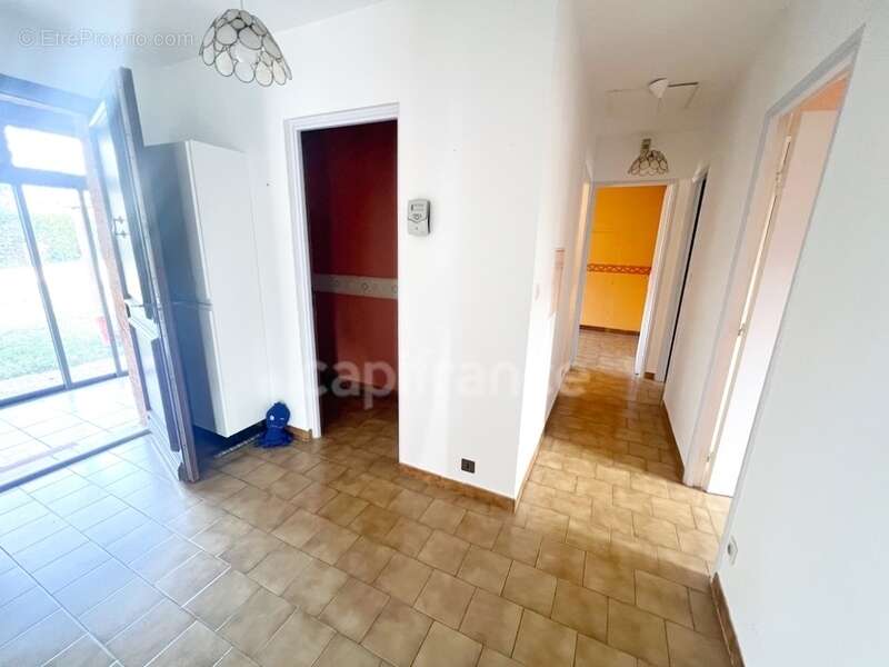 Vente Maison de plain-pied 4 pièces à MANOSQUE (04) - Jardin 740m2, garage, combles aménagés, proche commodités - photo 12