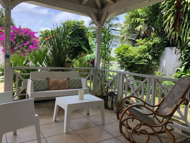 Maison à BAIE-MAHAULT