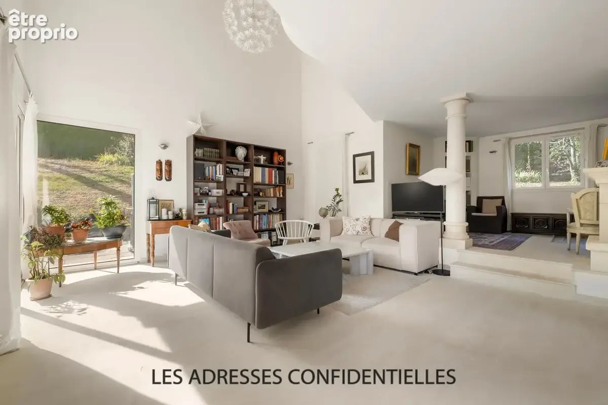 Champagne Au Mont D'or - Maison familiale - 226.50 m2 - sur grand parc arboré - photo 3