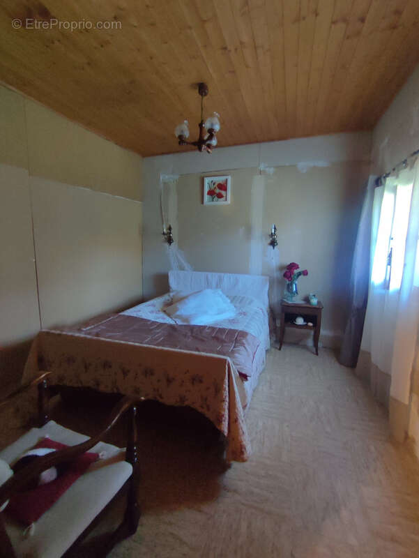 Maison à SAINT-SAUVEUR-LA-SAGNE