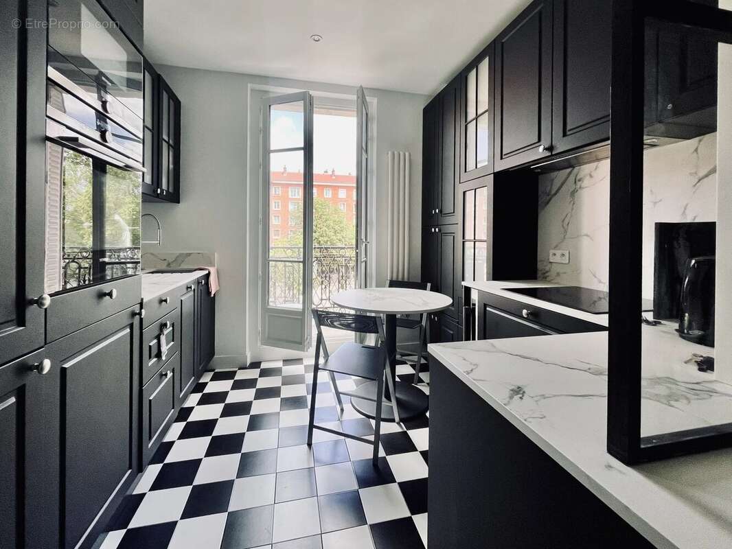 Appartement à PARIS-17E