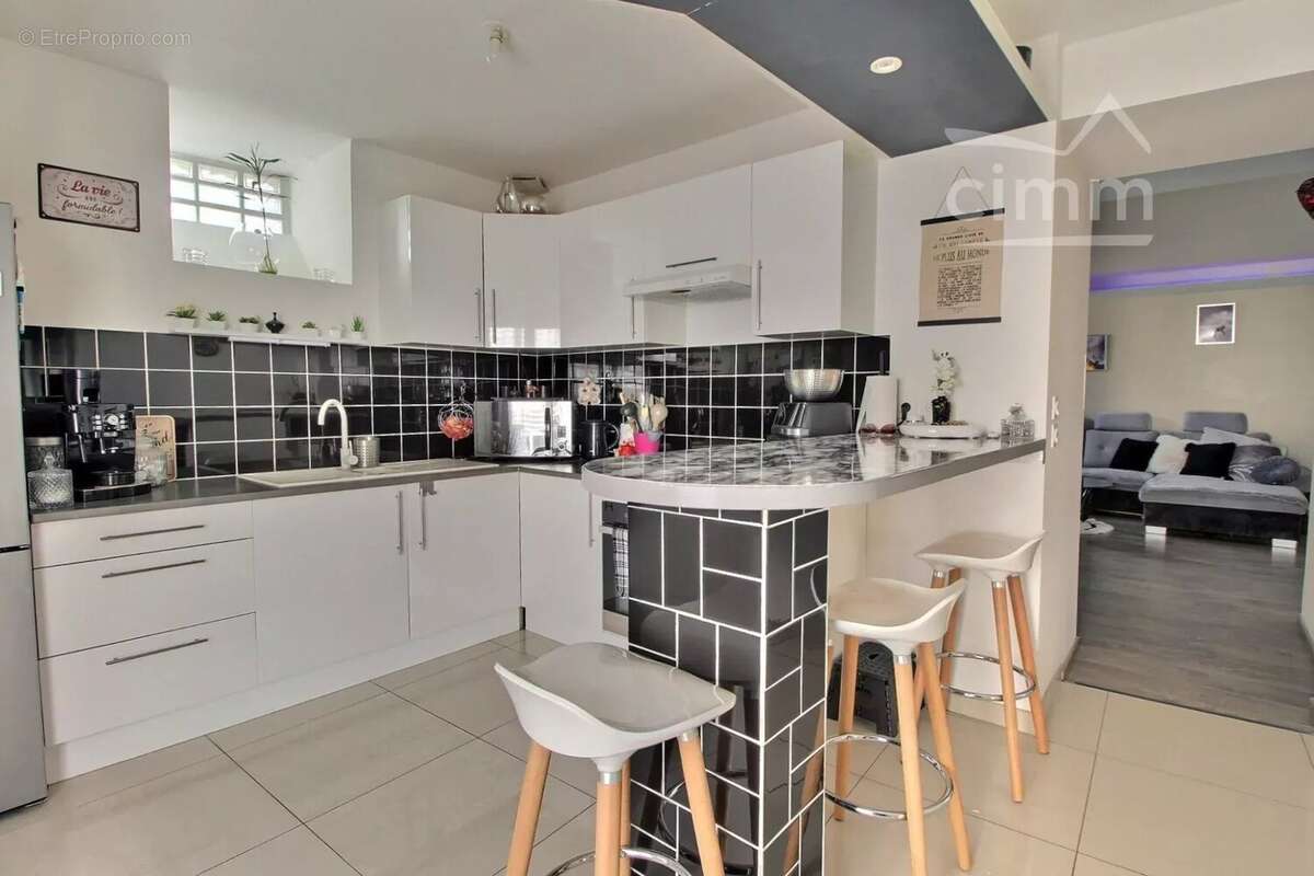 Maison à LES AIX-D'ANGILLON