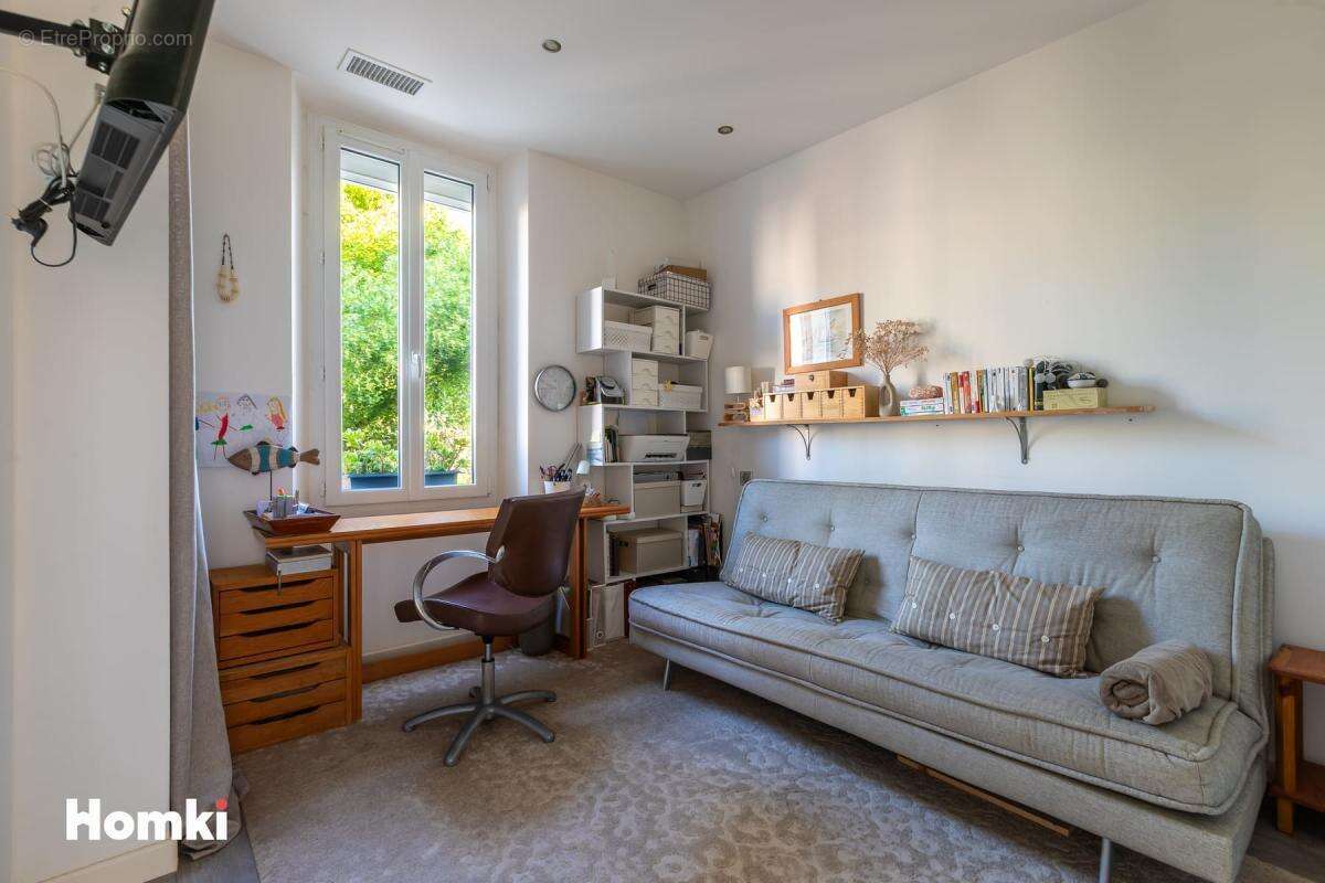 Appartement T3 de 56 m² à Saint-Raphaël 83700, Rue Marius Allongue - photo 11