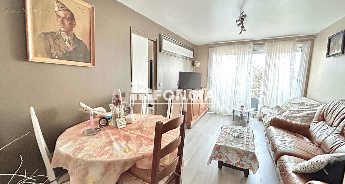 Appartement à FRESNES