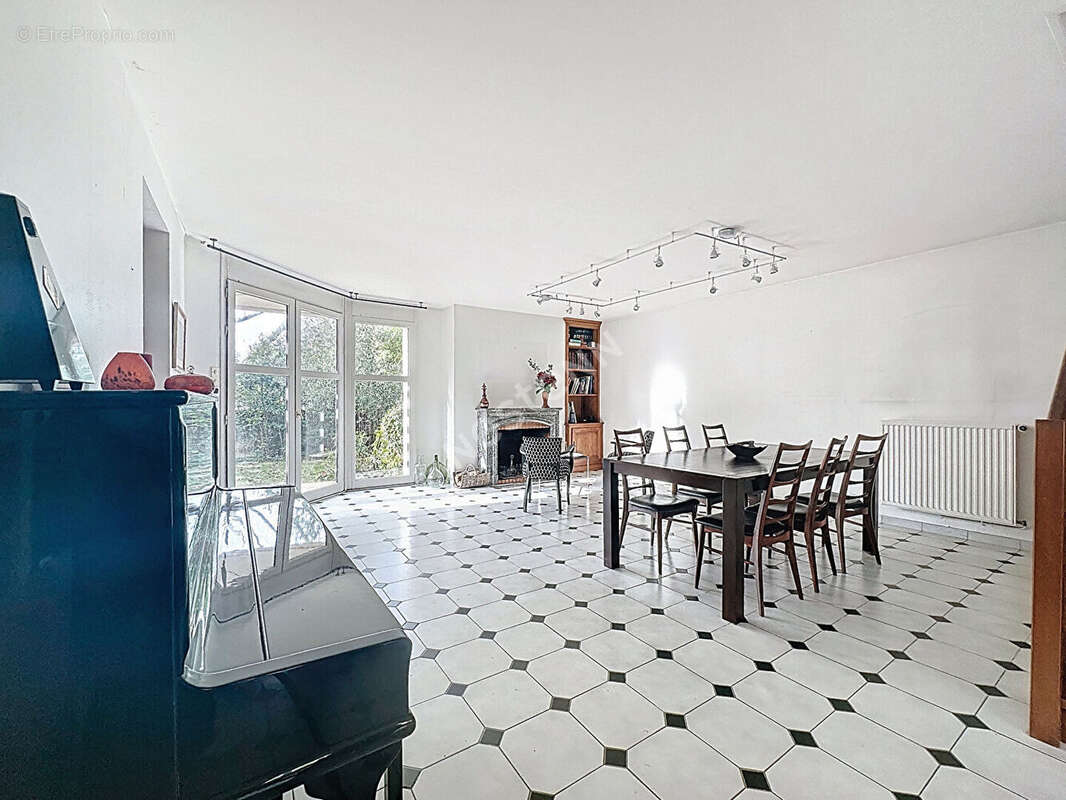 Nantes -Eraudière - Maison 163 m²  avec garage et jardin au pied des bords de l'Erdre - photo 2