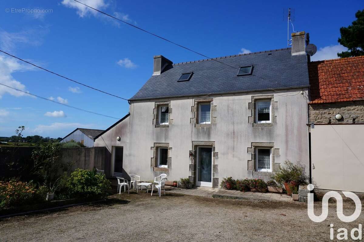 Photo 2 - Maison à PLOUNEVEZ-LOCHRIST