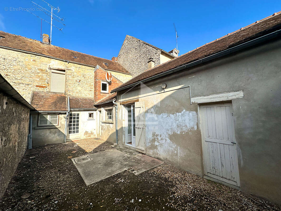Maison à LORREZ-LE-BOCAGE-PREAUX