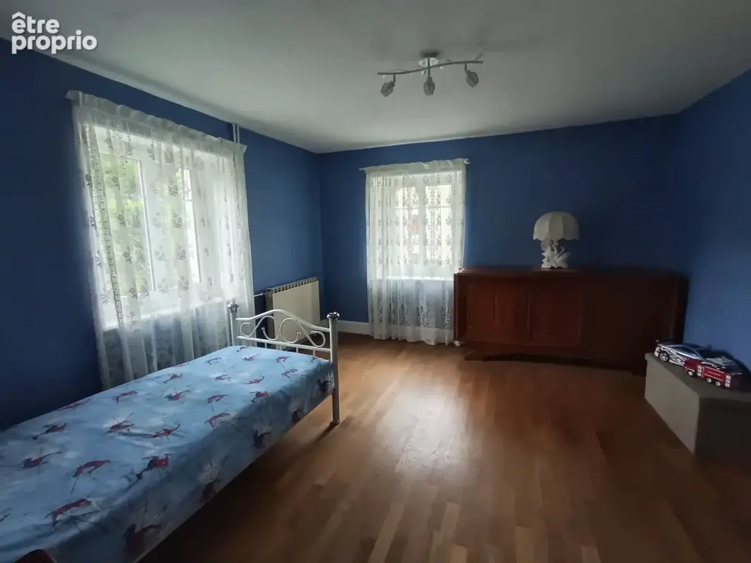 Maison sans vis à vis de deux appartements avec un très beau terrain avec un garage . - photo 8