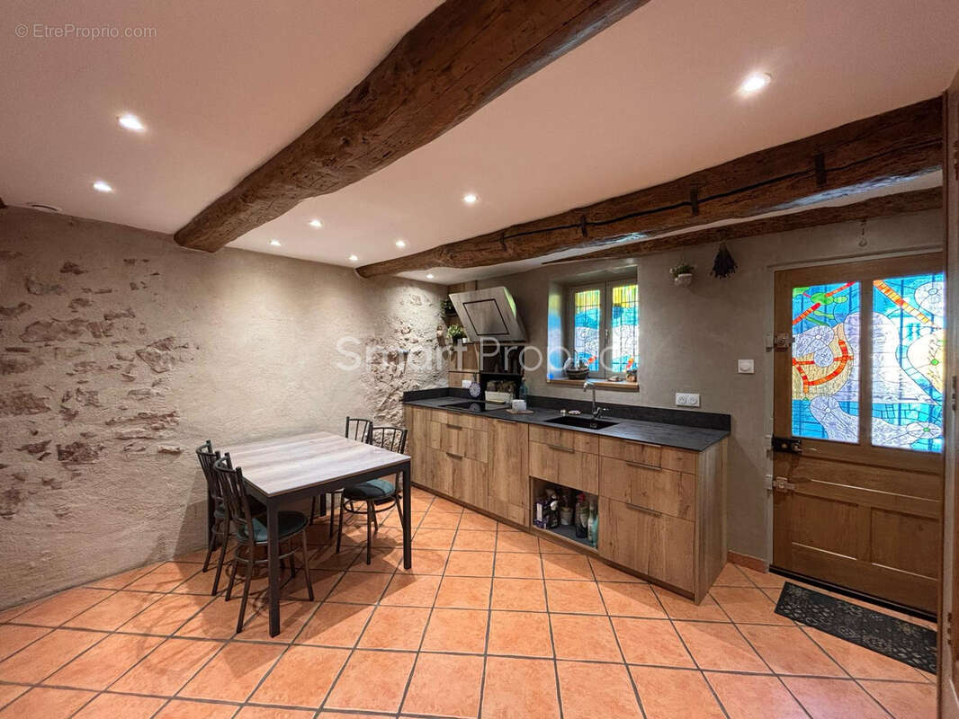 Maison rénovée à Gréoux les Bains   103 m2 habitables - photo 6