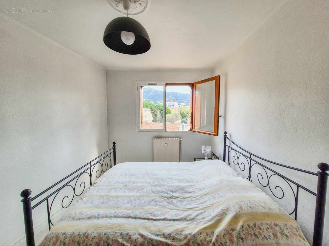 Appartement en dernier étage avec vue dégagée - Toulon - photo 6
