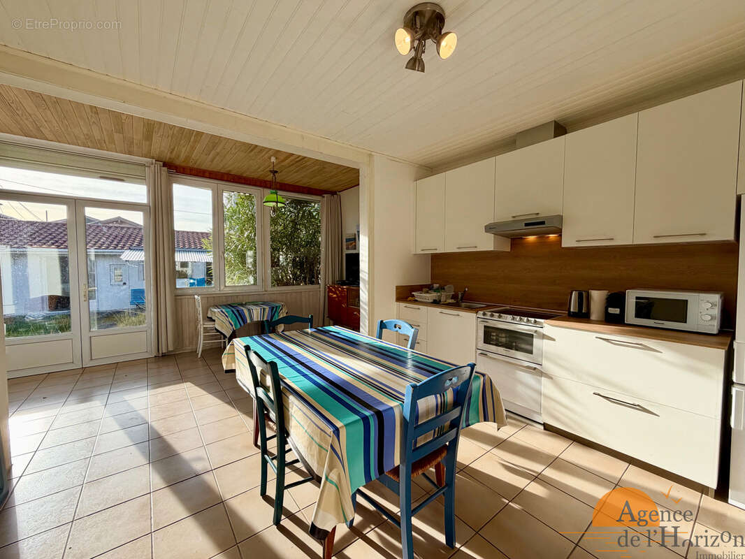Maison à ARES