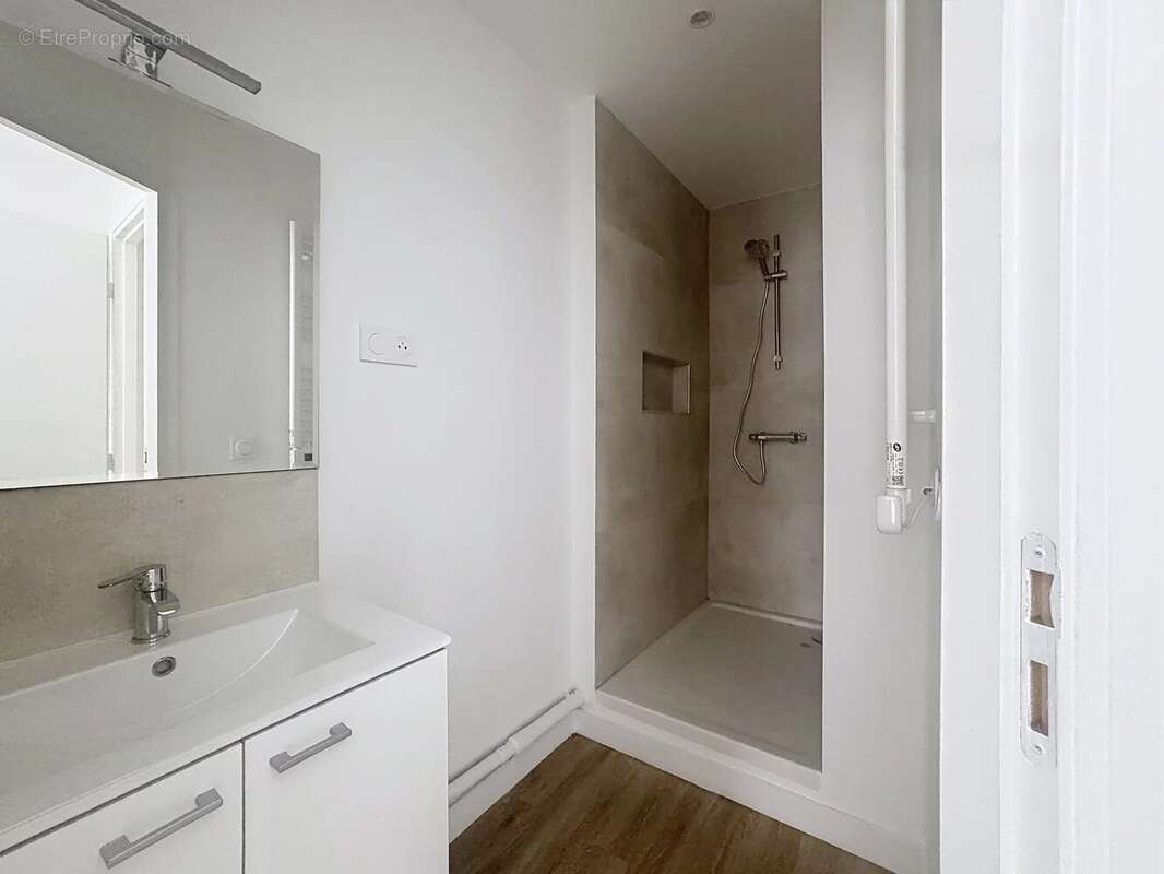 Appartement à MARSEILLE-1E