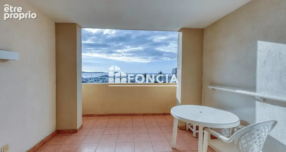Six-fours-les-plages – domaine de la coudoulière – t2 vue mer panoramique avec terrasse et parking - photo 2