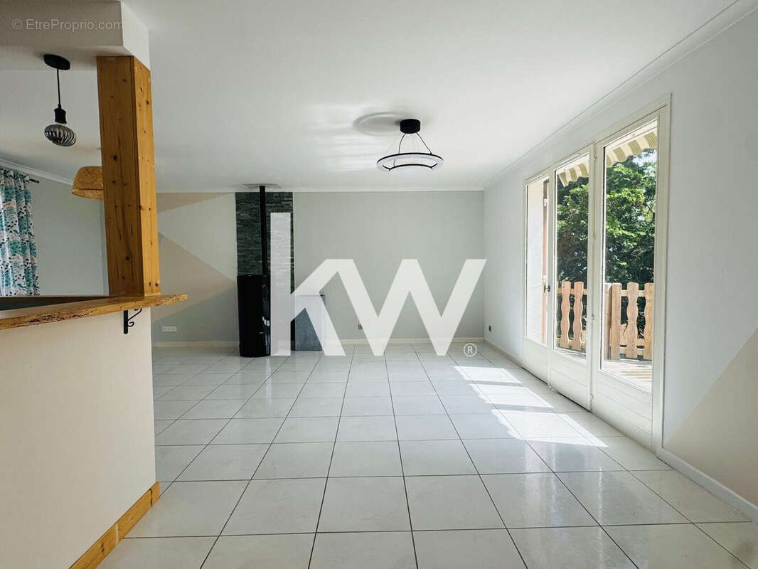 Maison 154 m² à Montchal  - photo 4