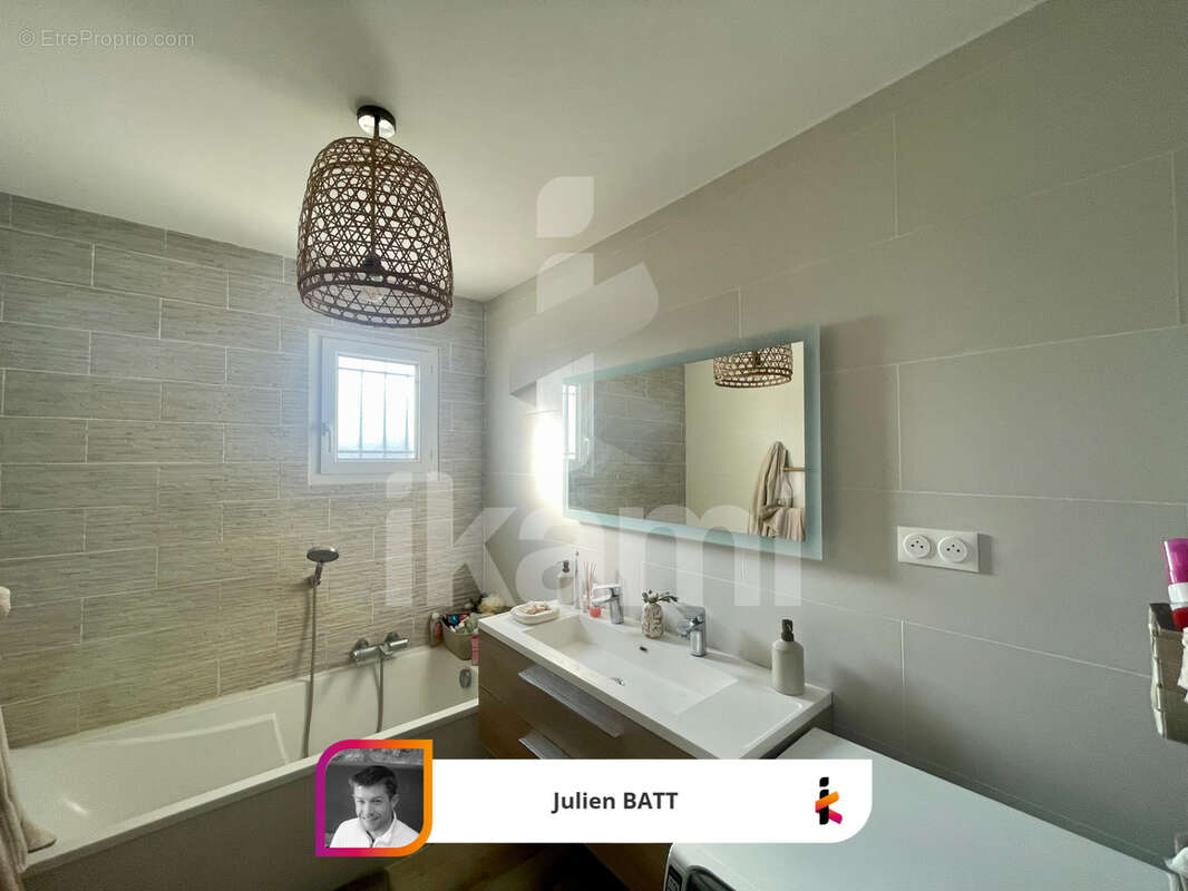 Maison à SAINT-DONAT-SUR-L'HERBASSE