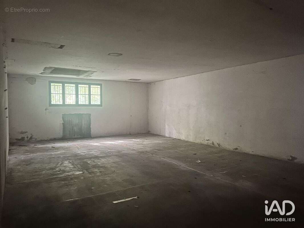 Photo 3 - Commerce à SAINT-MEDARD-DE-GUIZIERES