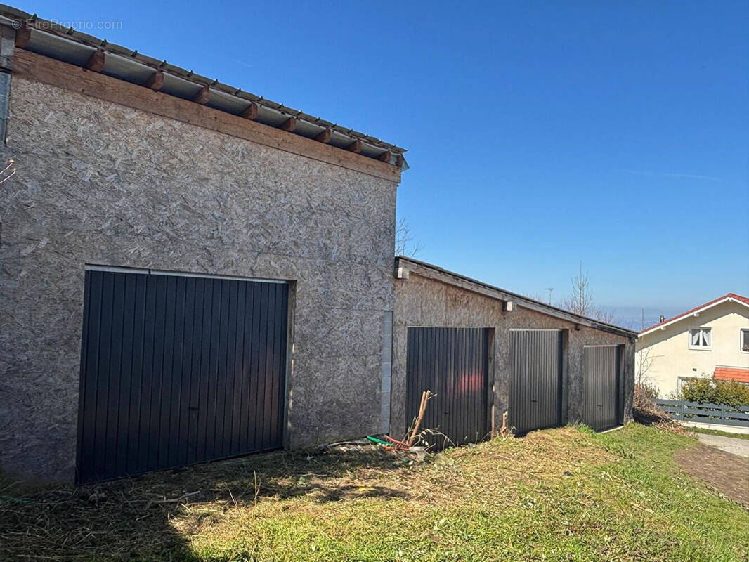 Parking à MAXILLY-SUR-LEMAN