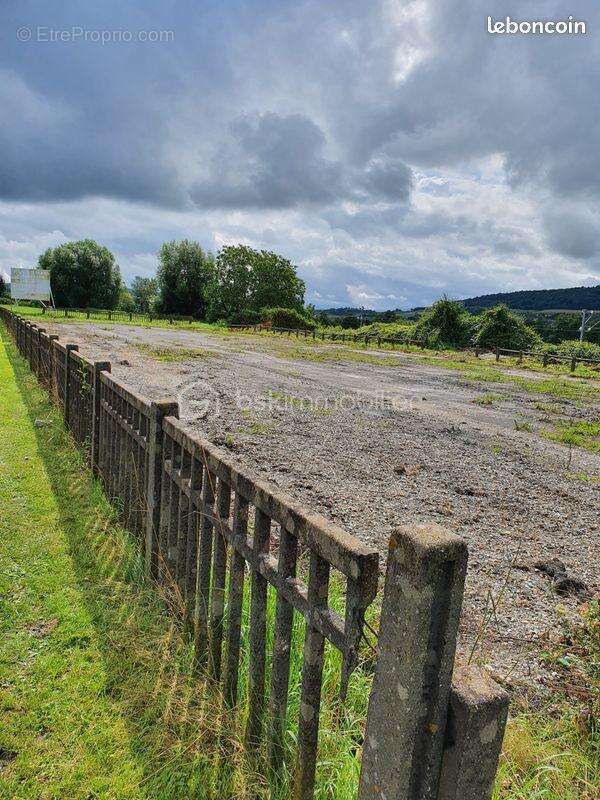 Terrain à NOUVION-SUR-MEUSE