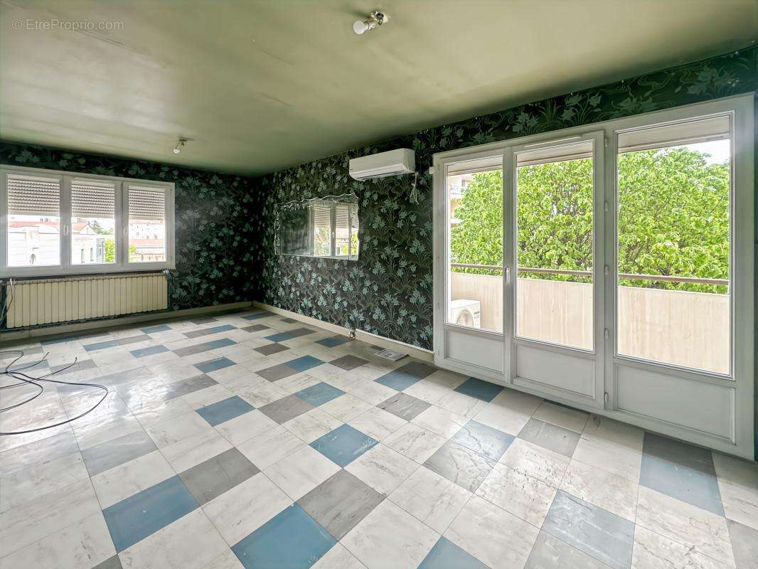 Valence - T5 de 68 m² - parking collectif et garage individuel - photo 4