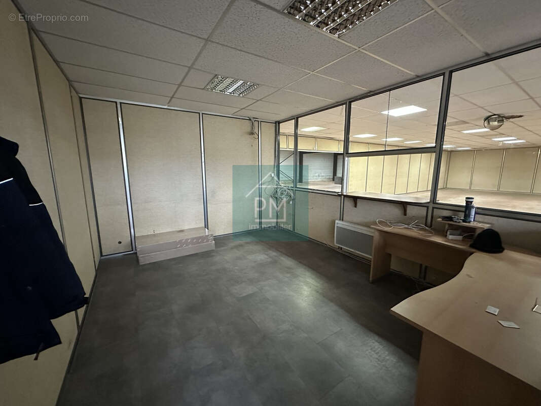 Commerce à FEUQUIERES-EN-VIMEU