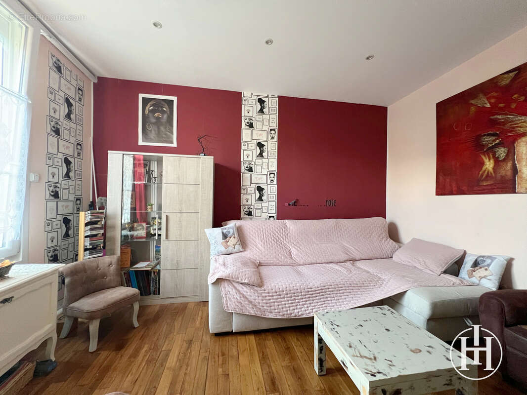 Maison à VALLON-EN-SULLY