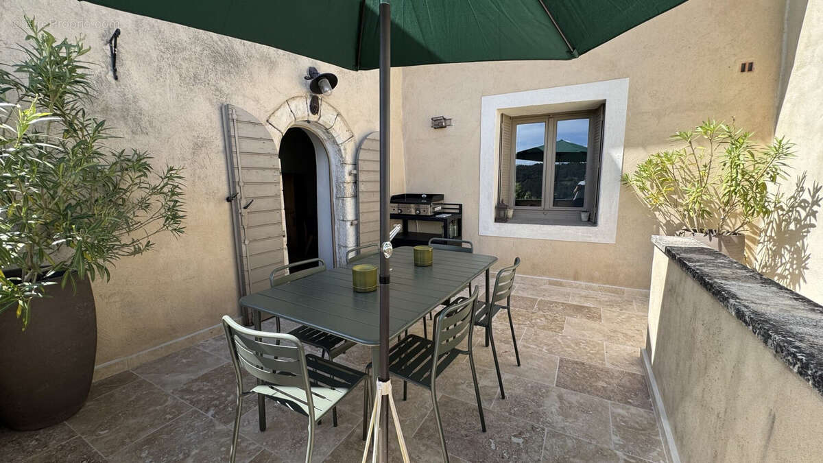 Maison à MENERBES