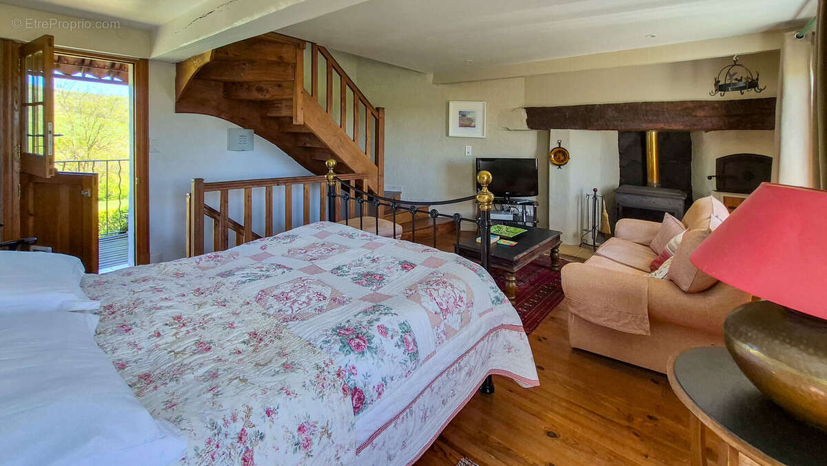 Chambre - Maison à TREZIERS