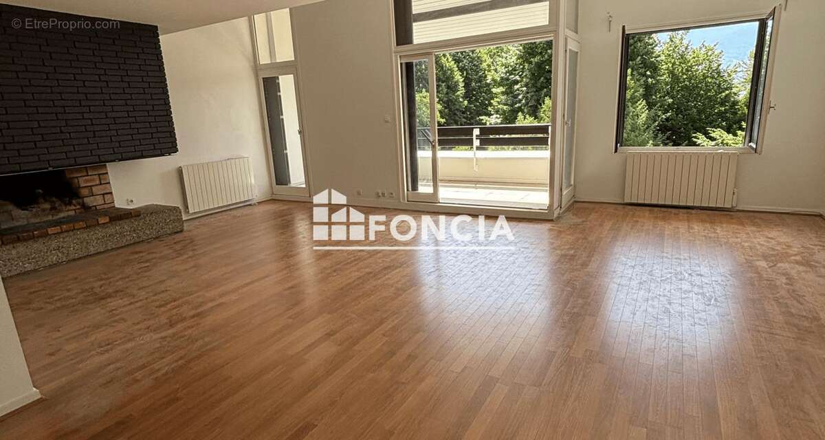 Appartement à SAINT-ISMIER