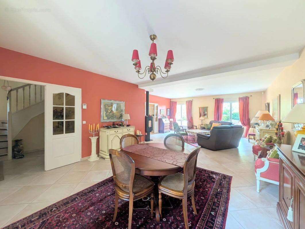 Maison à LES CLAYES-SOUS-BOIS