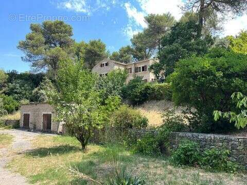 Maison 125 m² à Saint-Remy-De-Provence  - photo 2