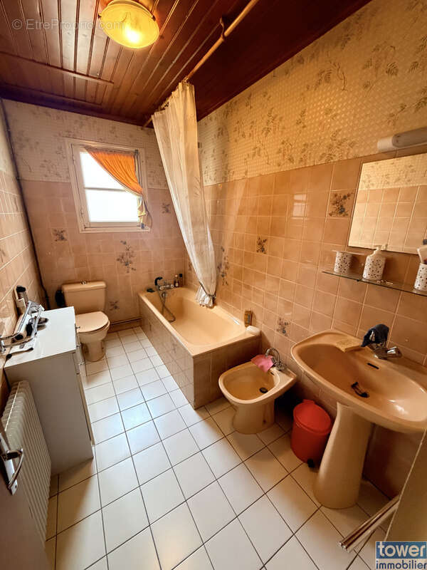 Maison de village de 150 m2 avec 5 chambres, grand garage et jardin - photo 5