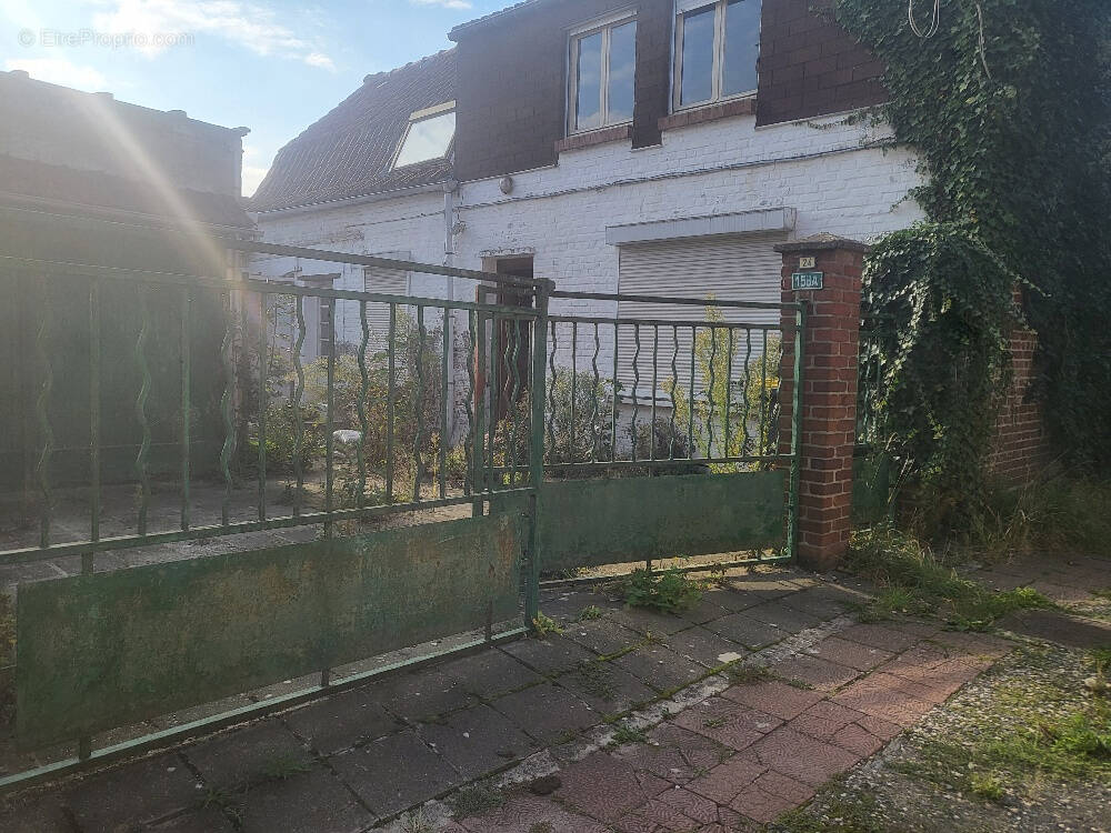 Maison à PERONNE-EN-MELANTOIS