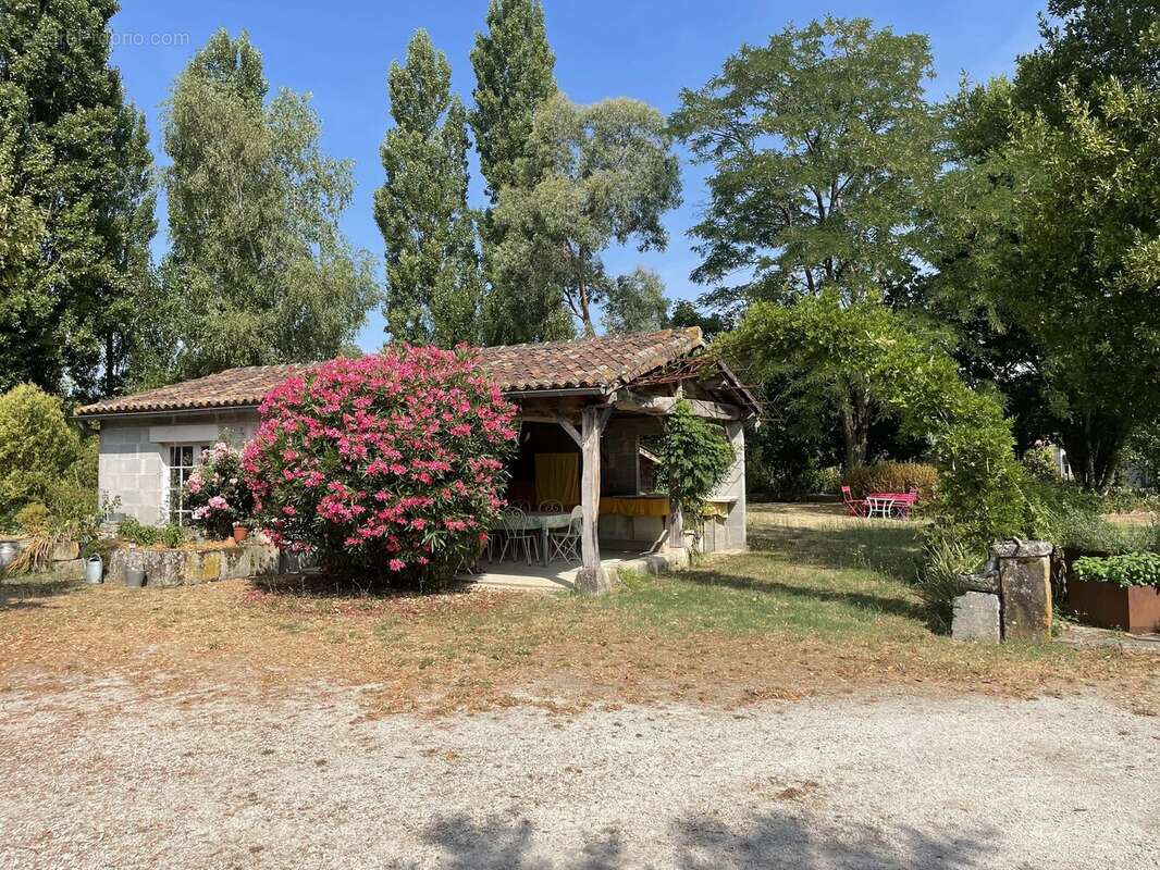 Maison de village de caractère à proximité de Saintes - photo 17