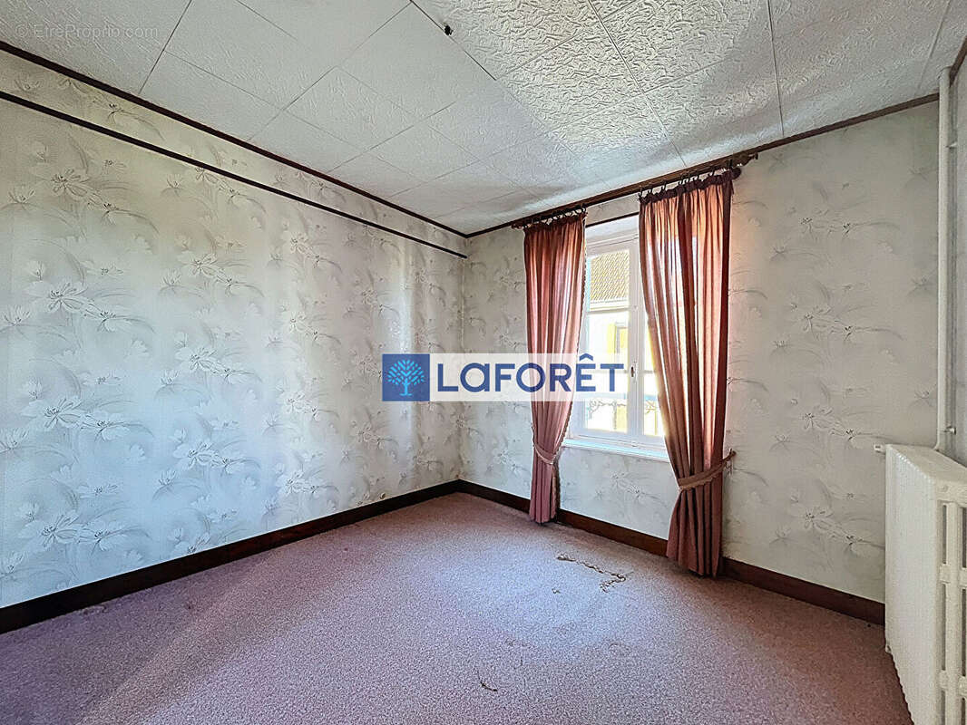 Maison à DOMMARTIN-LE-SAINT-PERE