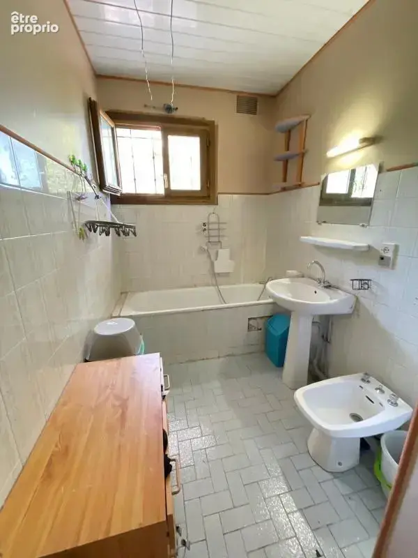 Appartement T3  de 74 m2 à rénover – Secteur Côte Pavée – Calme absolu – Parking et Cave - photo 7
