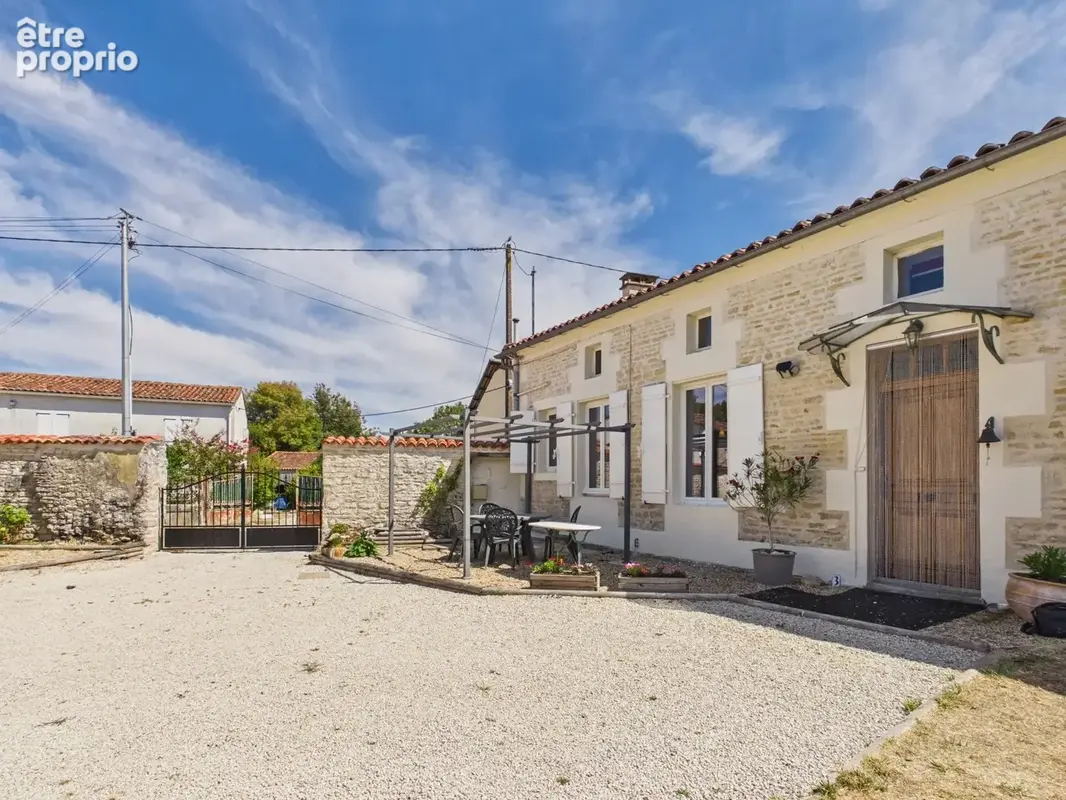 Maison en pierre avec cour et jardin - photo 19