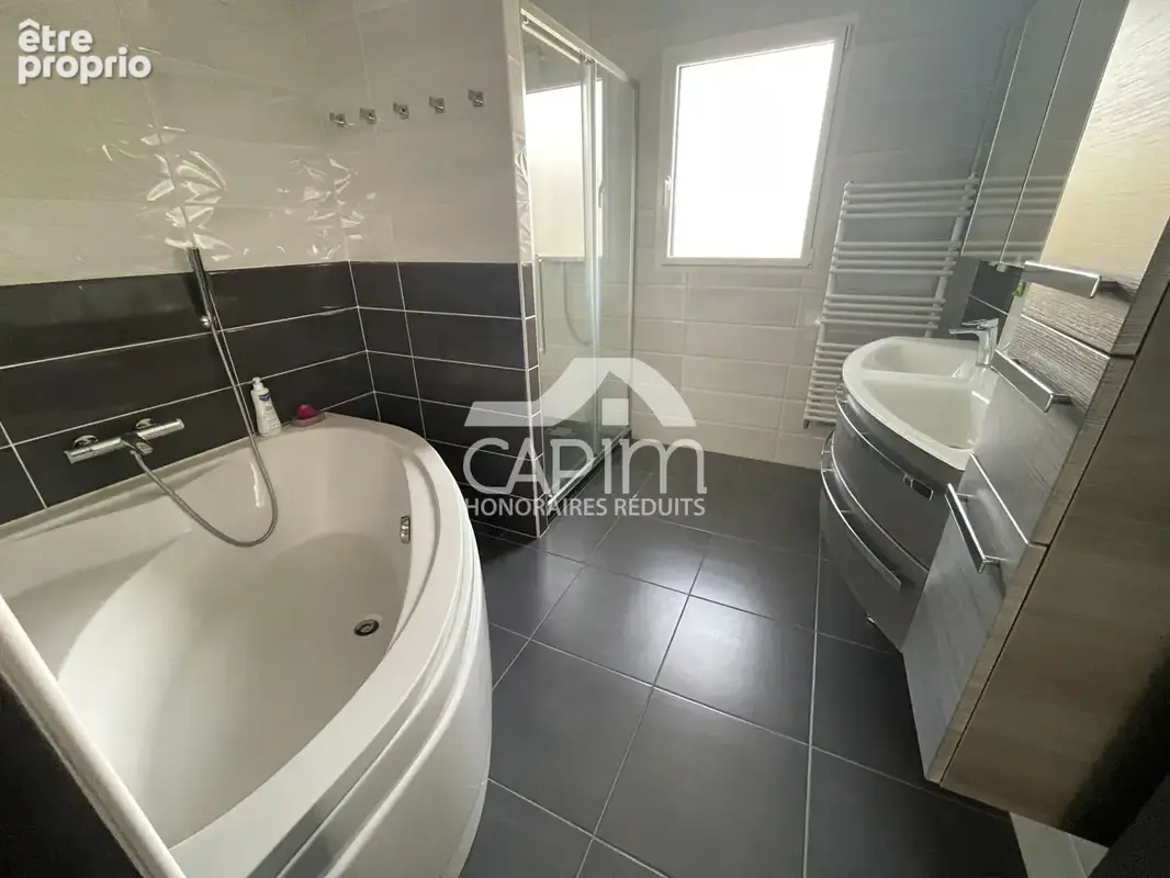 Maison Contemporaine Fougères 2015 Quartier Hopital- 5 chambres- 150m²-Terrain 505m² - photo 10