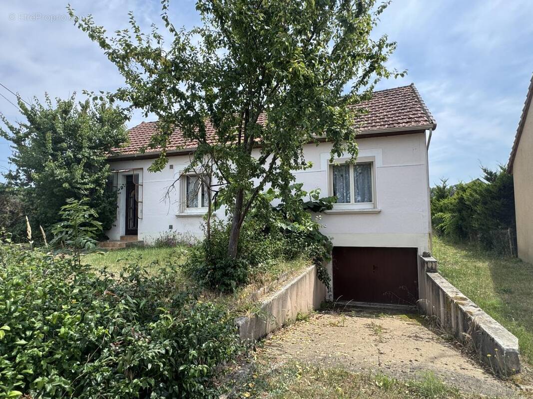 Maison à MONTFORT-LE-GESNOIS