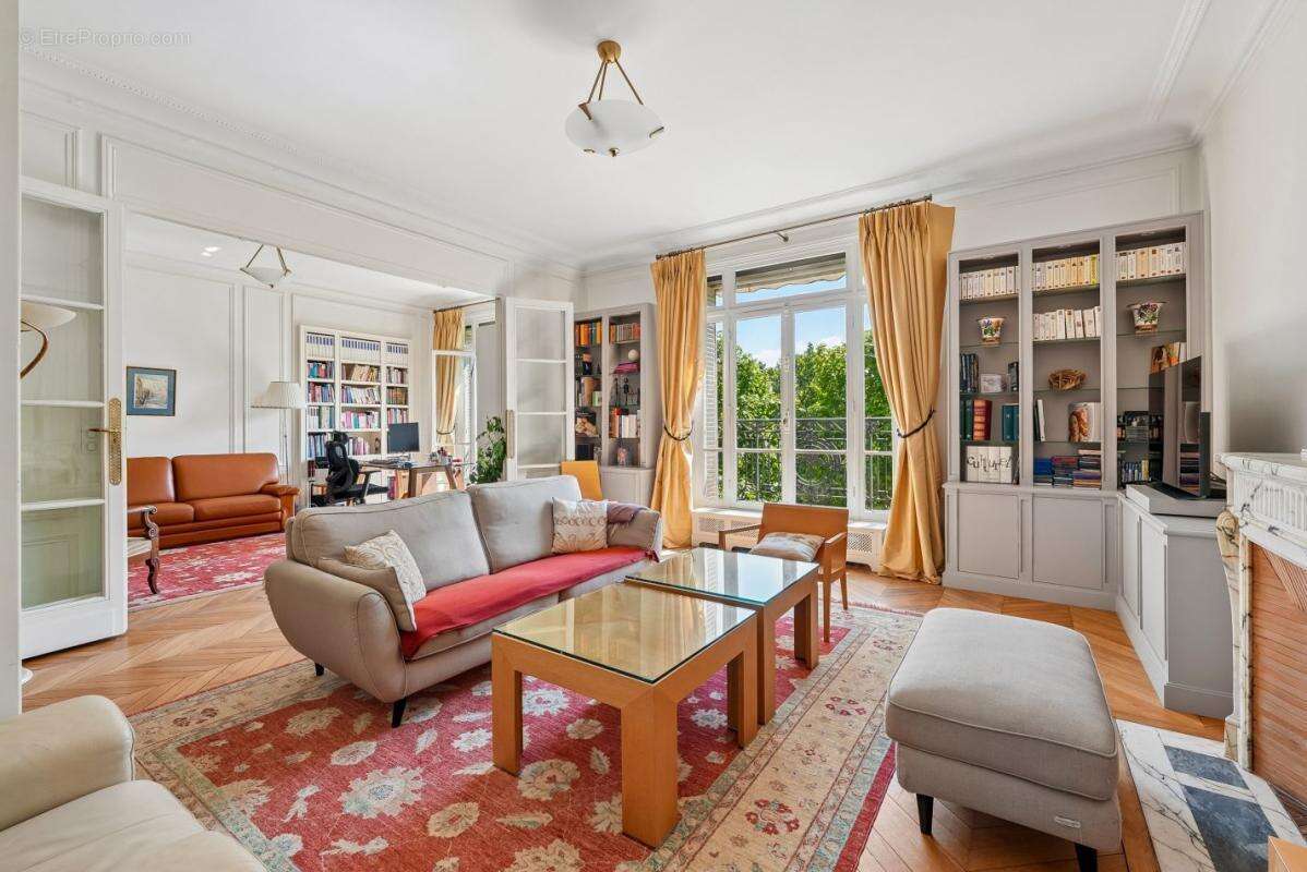 Appartement à NEUILLY-SUR-SEINE