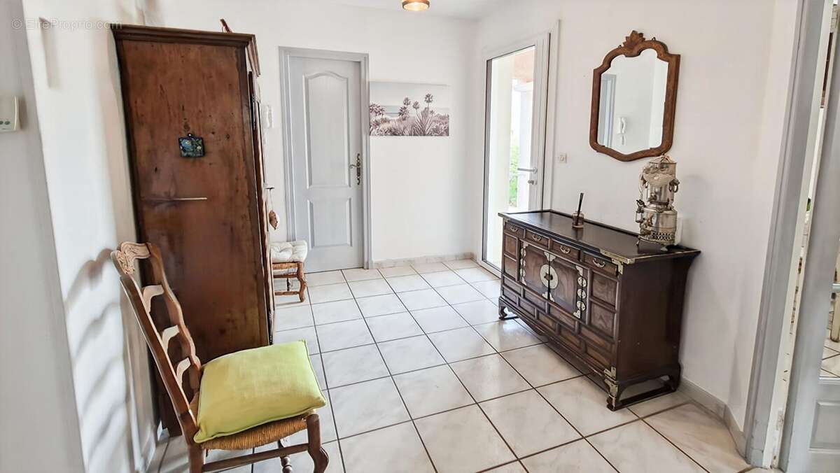 SAINT-SATURNIN LES AVIGNON Maison  7 pièce(s)  155 m² 449 000 - photo 9