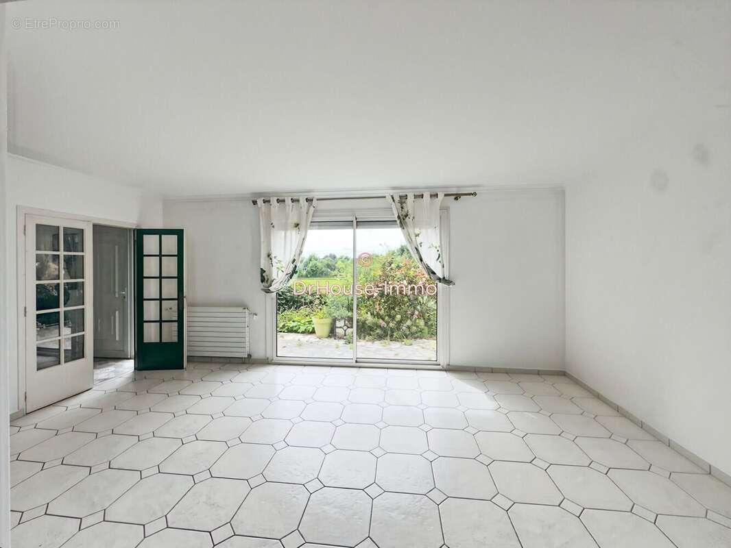 Maison 131 m² à La Chapelle-Du-Bois  - photo 5