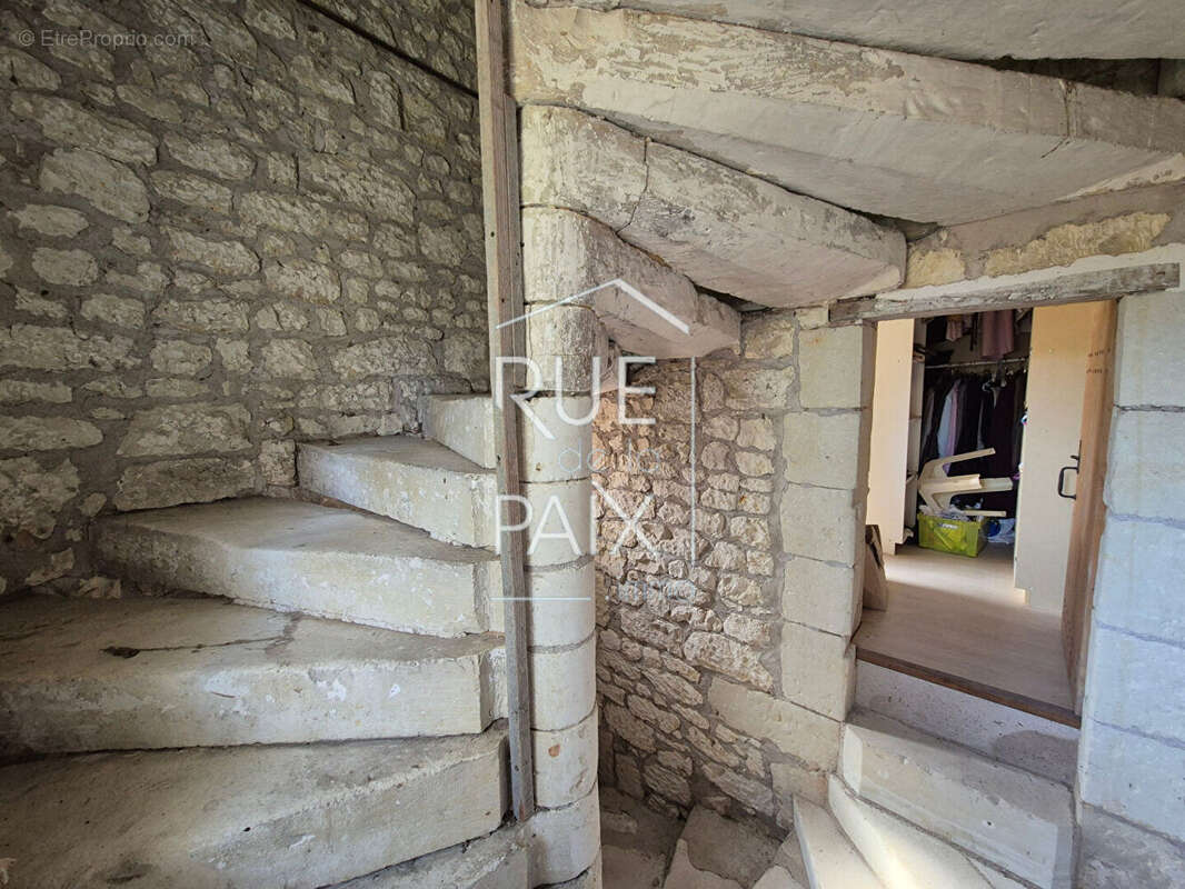 Maison à LES TROIS-MOUTIERS